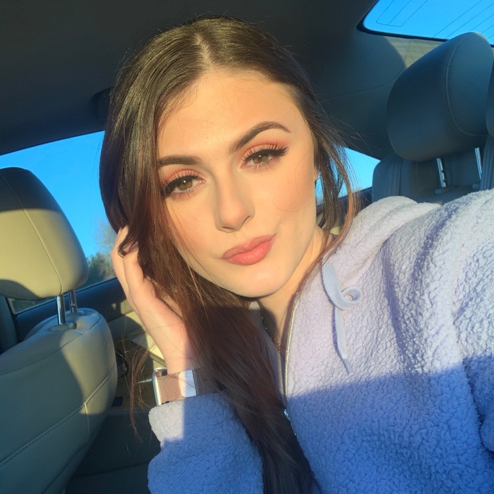 Meet your Posher, Alyssa